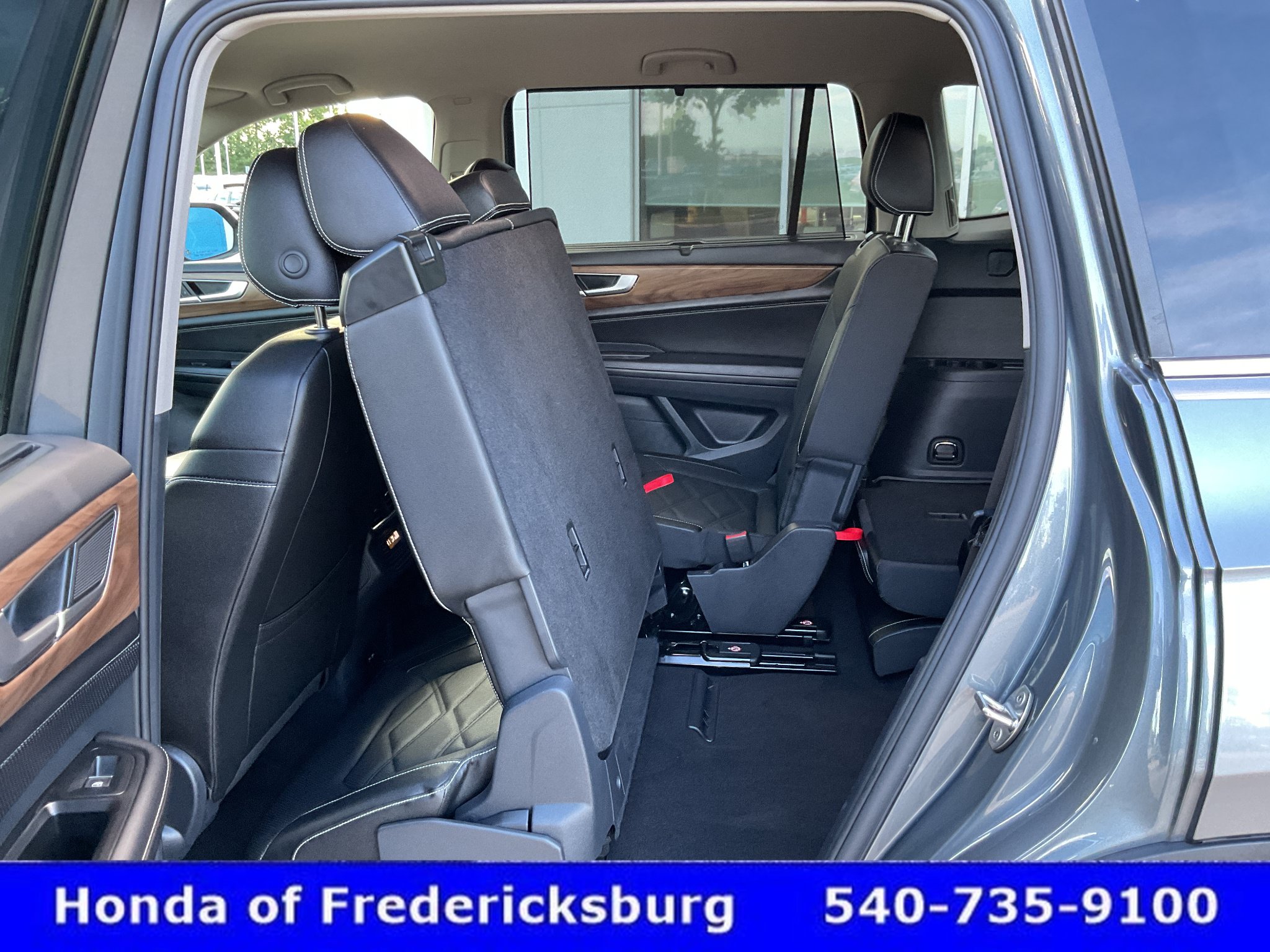 Used 2025 Volkswagen Atlas SE AWD/4WD image 26