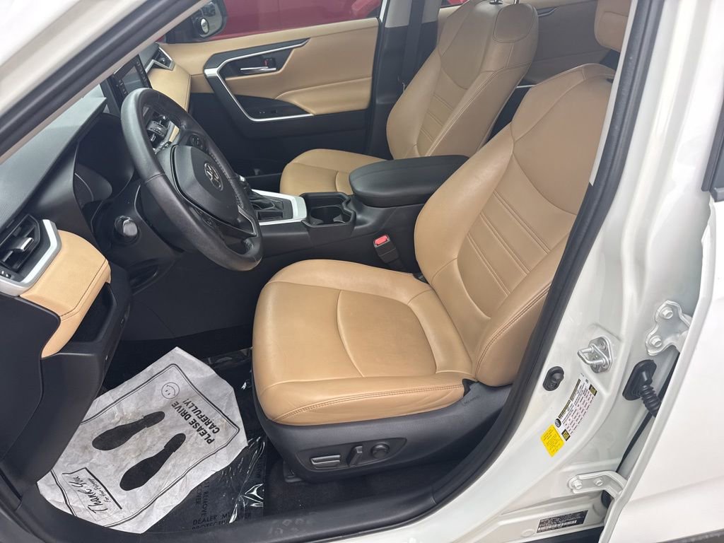 Used 2019 Toyota RAV4 XLE Premium image 7