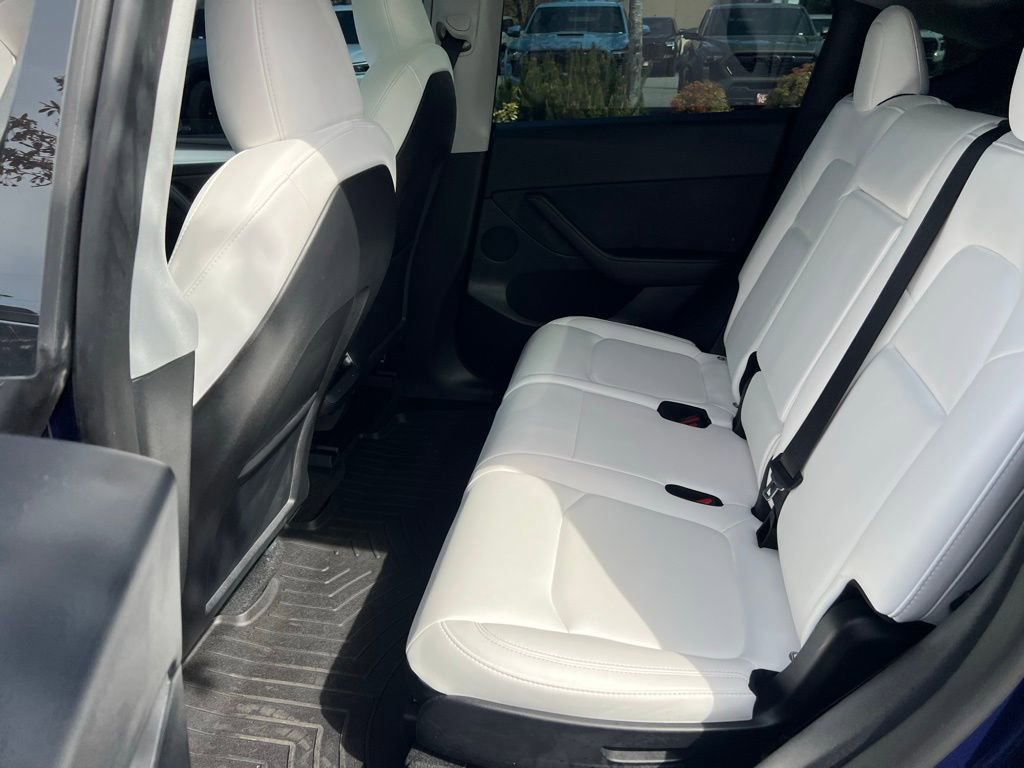 Used 2024 Tesla Model Y Long Range AWD/4WD image 17