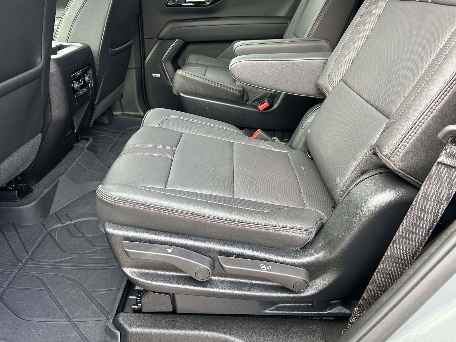 Used 2026 Chevrolet Tahoe RST w/ Comfort Package AWD/4WD image 13