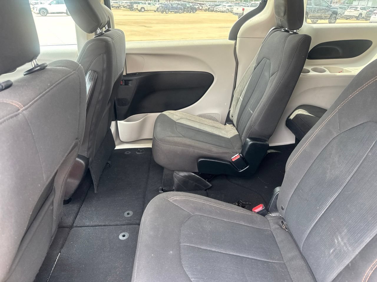 Used 2017 Chrysler Pacifica Touring FWD image 34