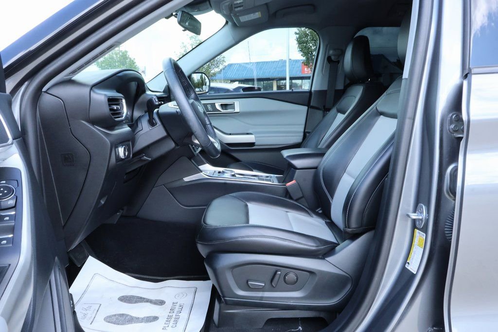 Used 2022 Ford Explorer XLT w/ Equipment Group 202A image 7