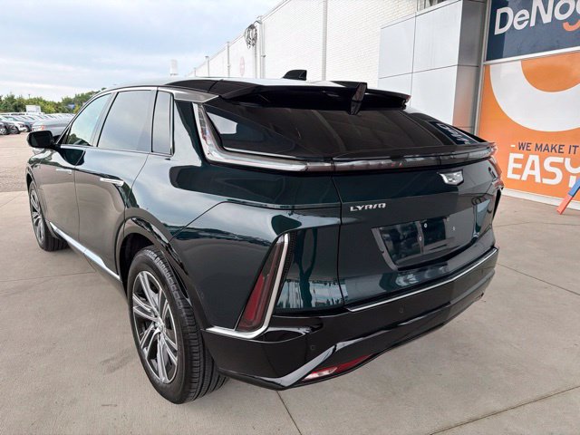Used 2025 Cadillac Lyriq Luxury AWD/4WD image 8