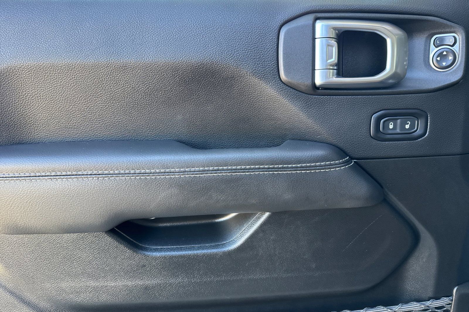 Used 2022 Jeep Wrangler Unlimited Rubicon 4xe w/ Safety Group image 10