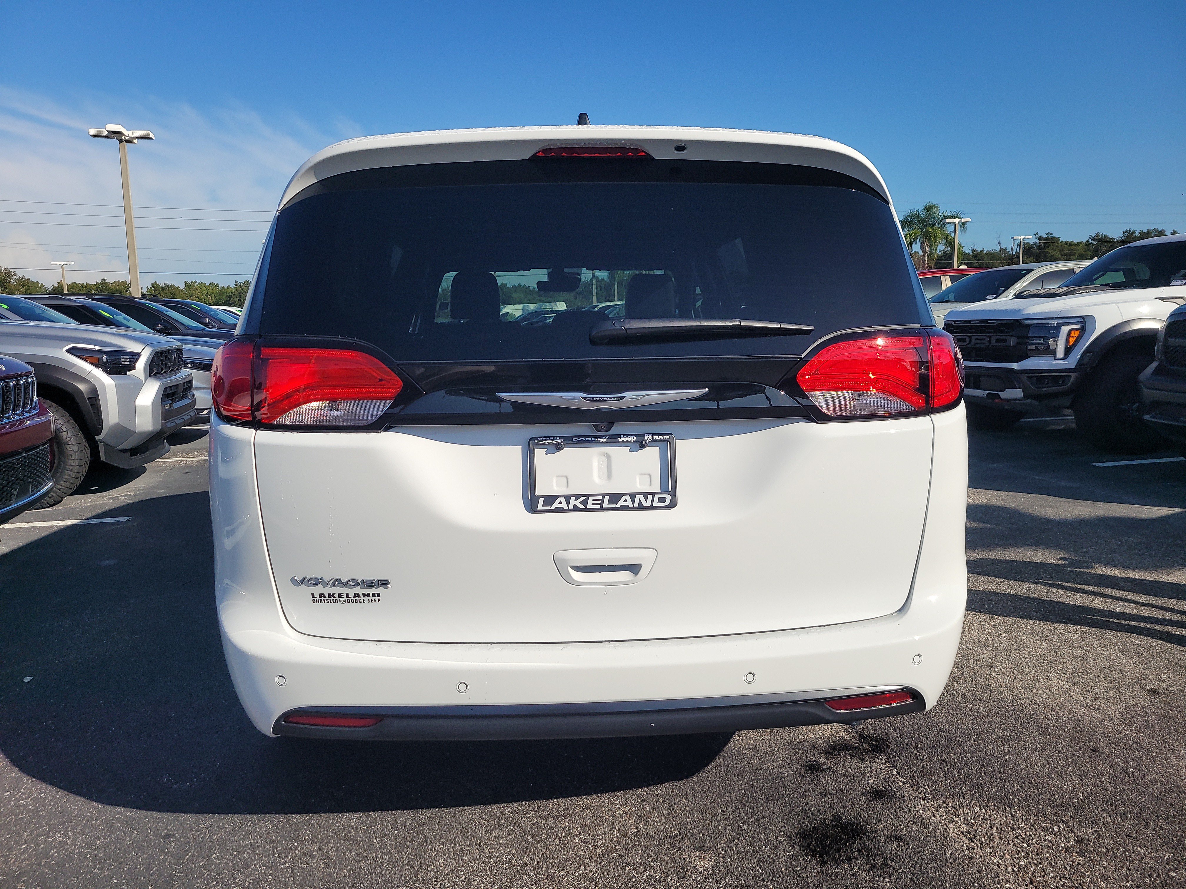 Used 2026 Chrysler Voyager LX FWD image 5