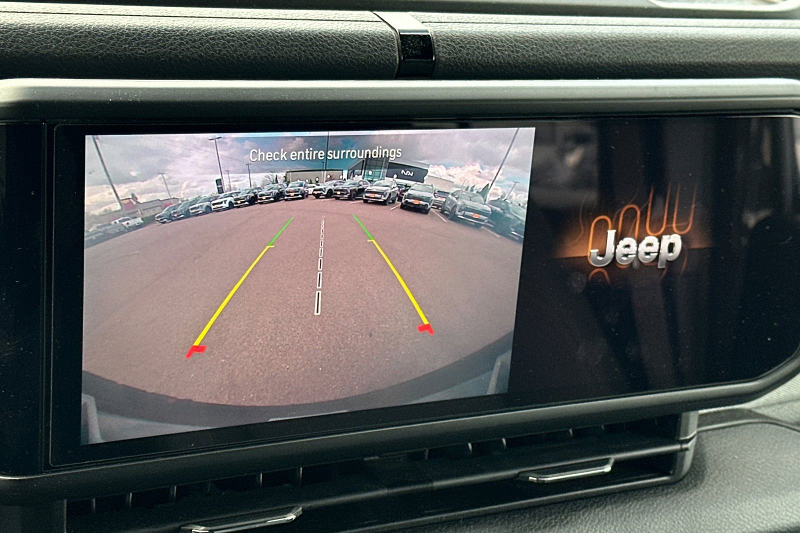 Used 2024 Jeep Wrangler Unlimited w/ Technology Group image 19