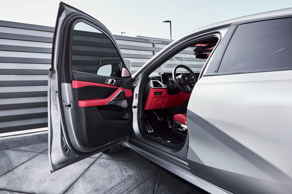 Used 2026 BMW X6 M Competition w/ Executive Package image 31