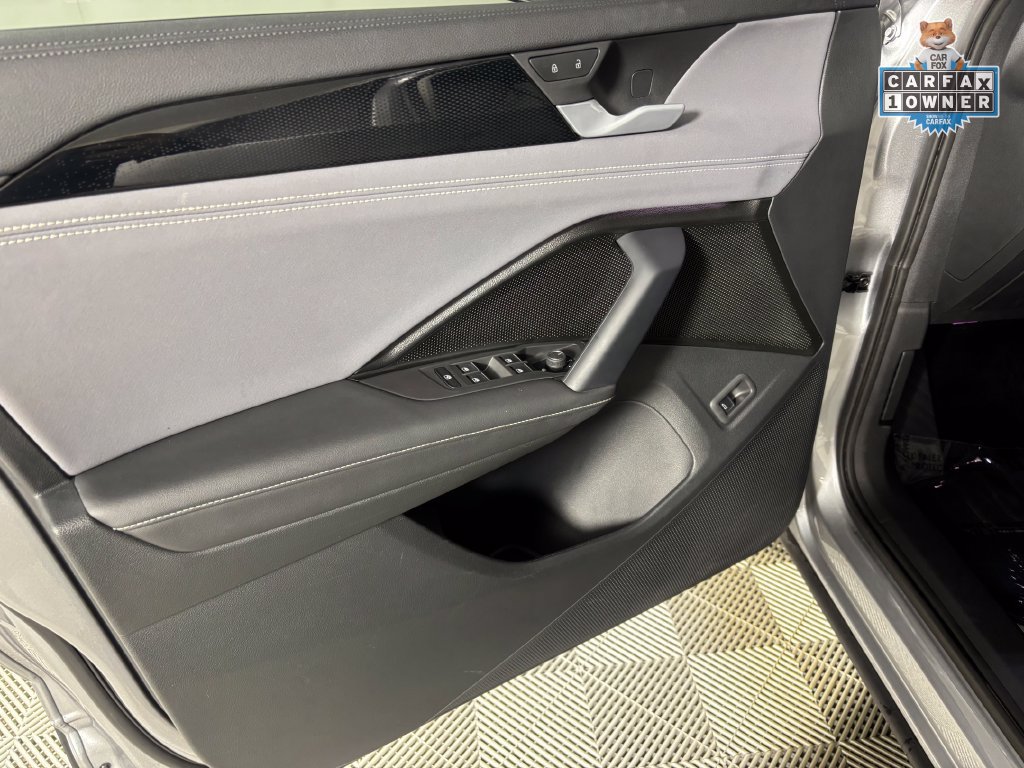 Used 2025 Volkswagen Tiguan SE AWD/4WD image 12