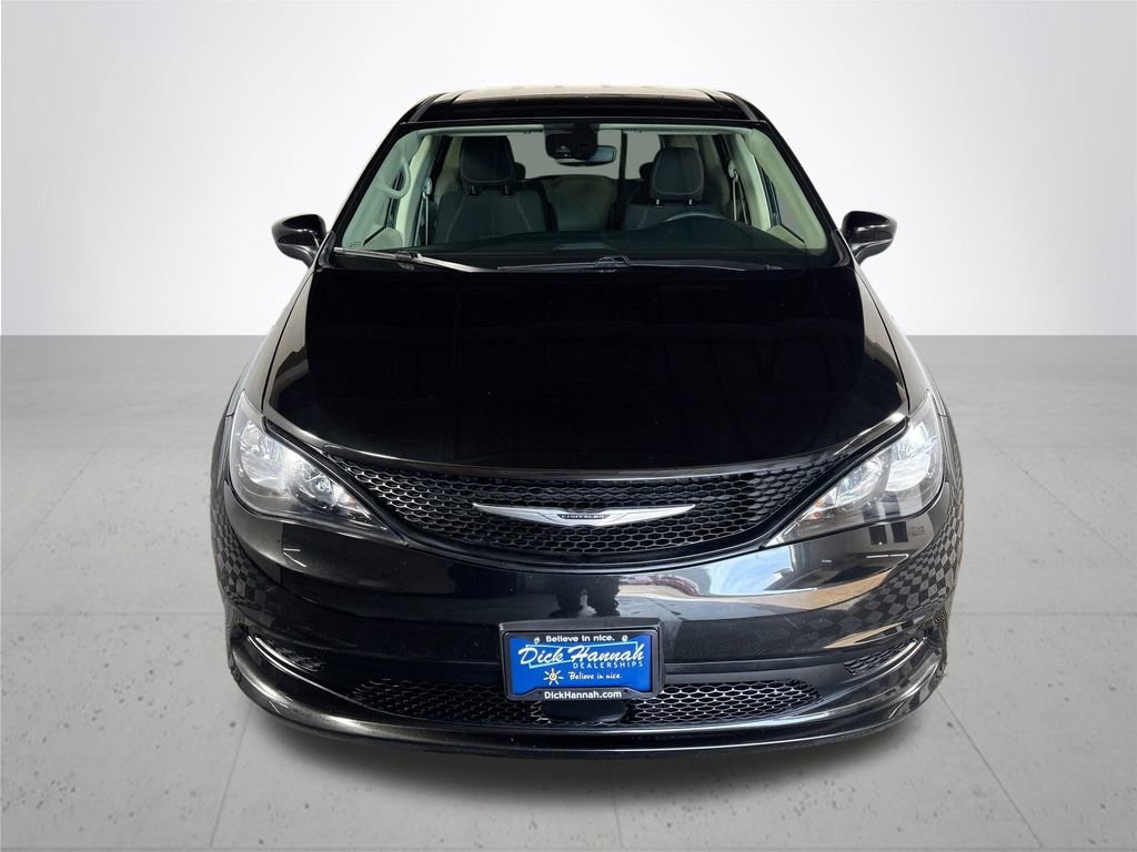 Used 2023 Chrysler Voyager LX FWD image 3