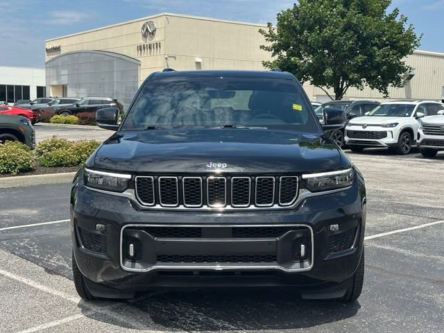 Used 2023 Jeep Grand Cherokee Overland AWD/4WD image 2
