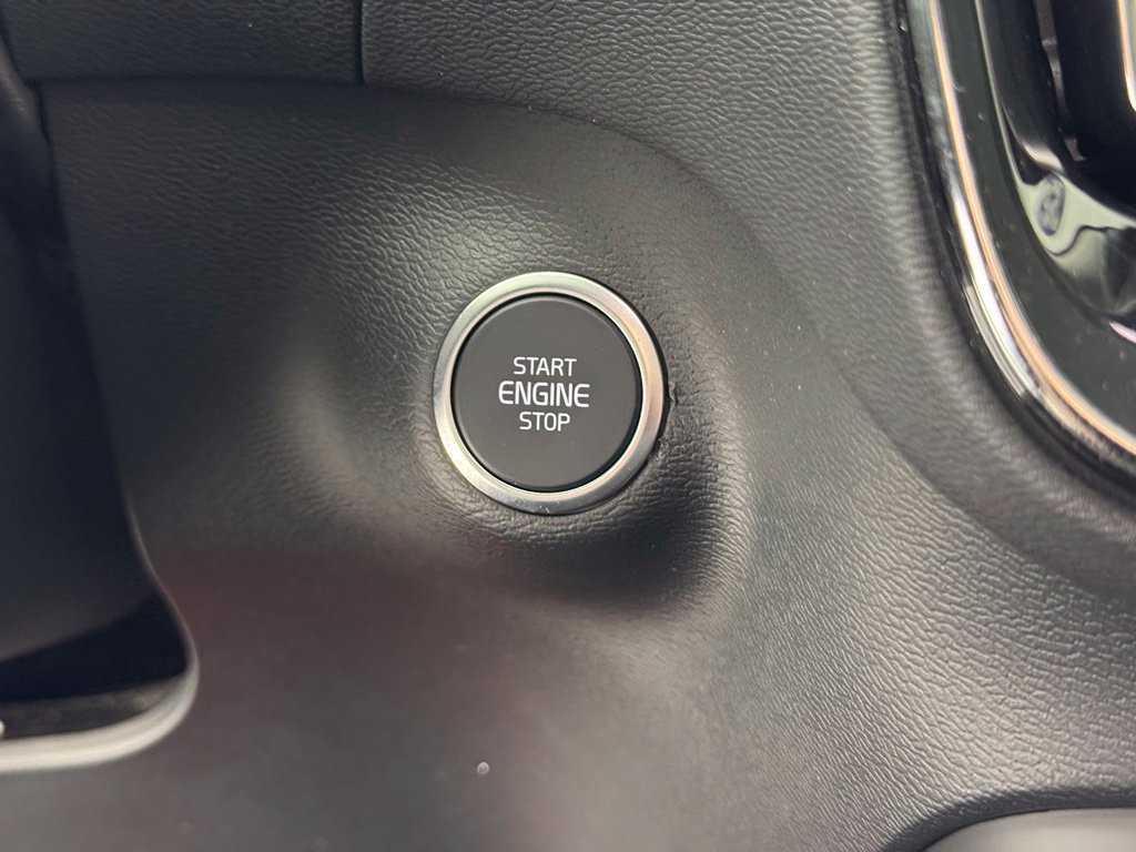 Certified 2024 Volvo XC40 B5 Core AWD/4WD image 21