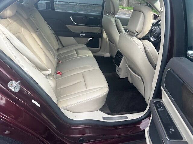 Used 2017 Lincoln Continental Select FWD image 17