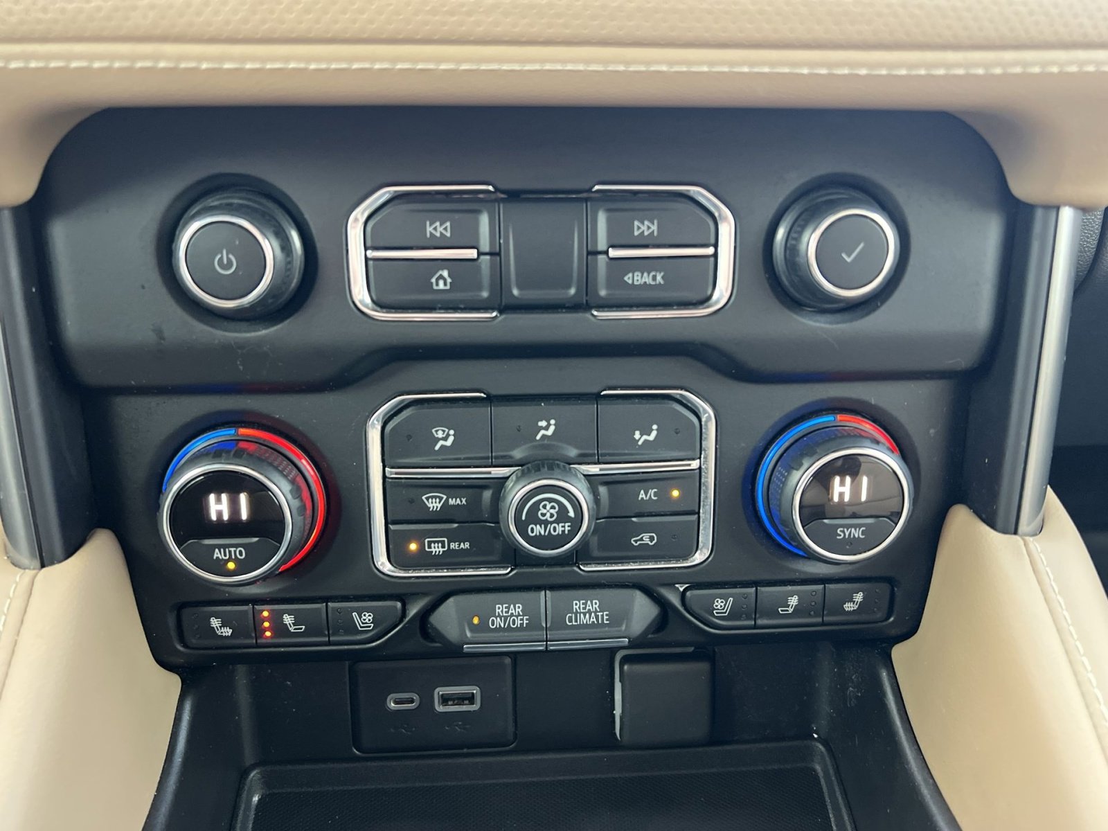 Used 2021 Chevrolet Tahoe Premier w/ Premium Package image 21