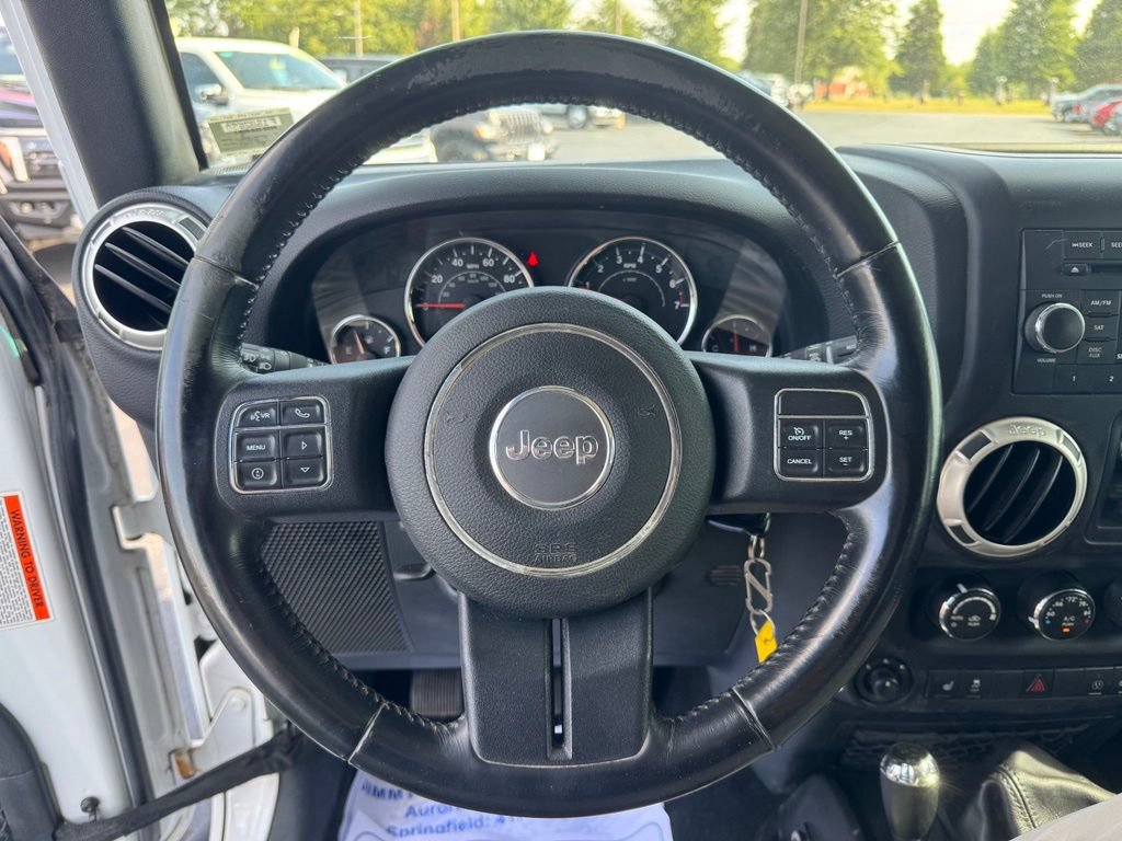 Used 2017 Jeep Wrangler Unlimited Rubicon w/ Cold Weather Group AWD/4WD image 8