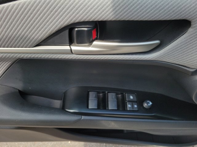 Used 2025 Toyota Camry SE image 8