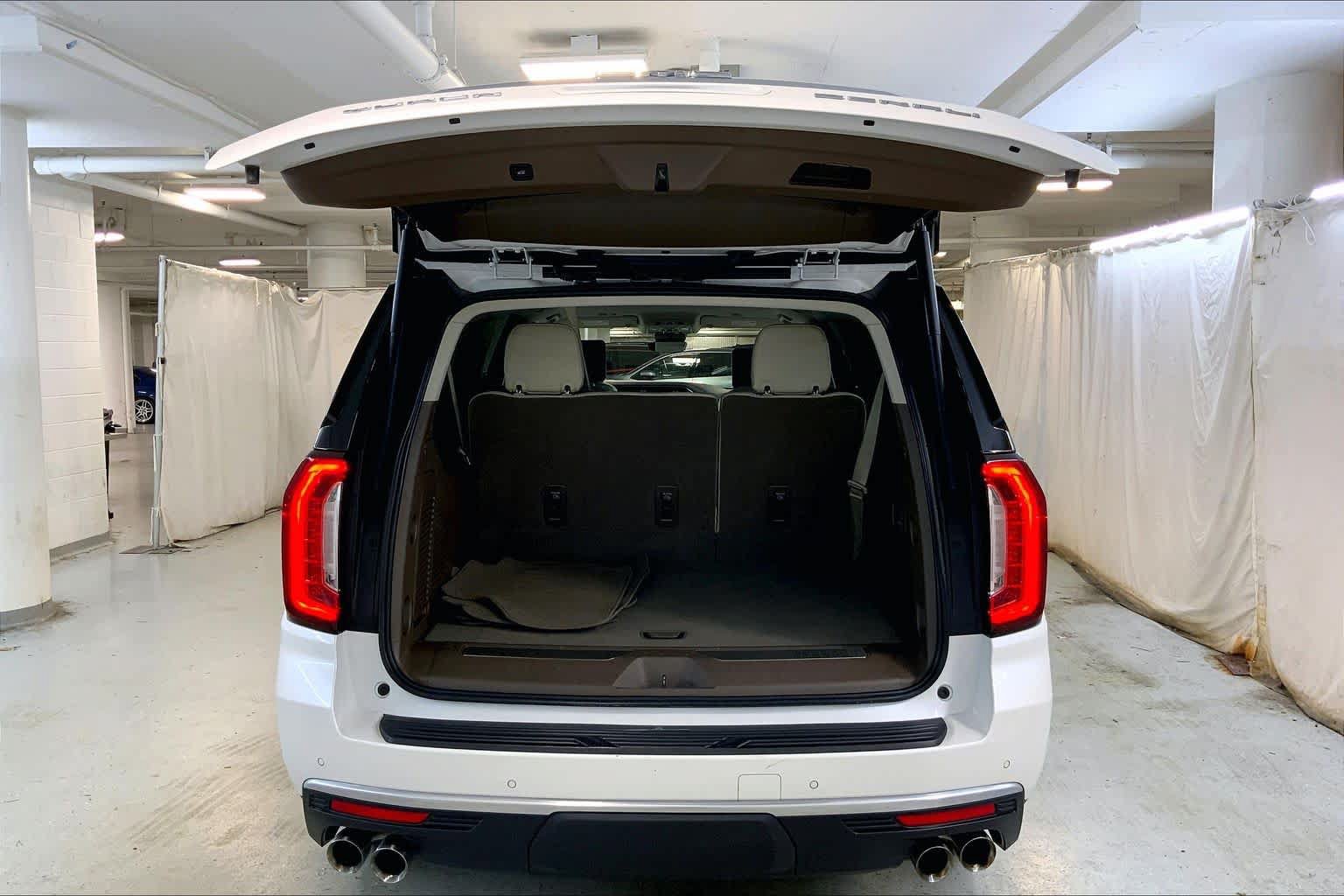 Used 2023 GMC Yukon XL Denali w/ Advanced Technology Package AWD/4WD image 33