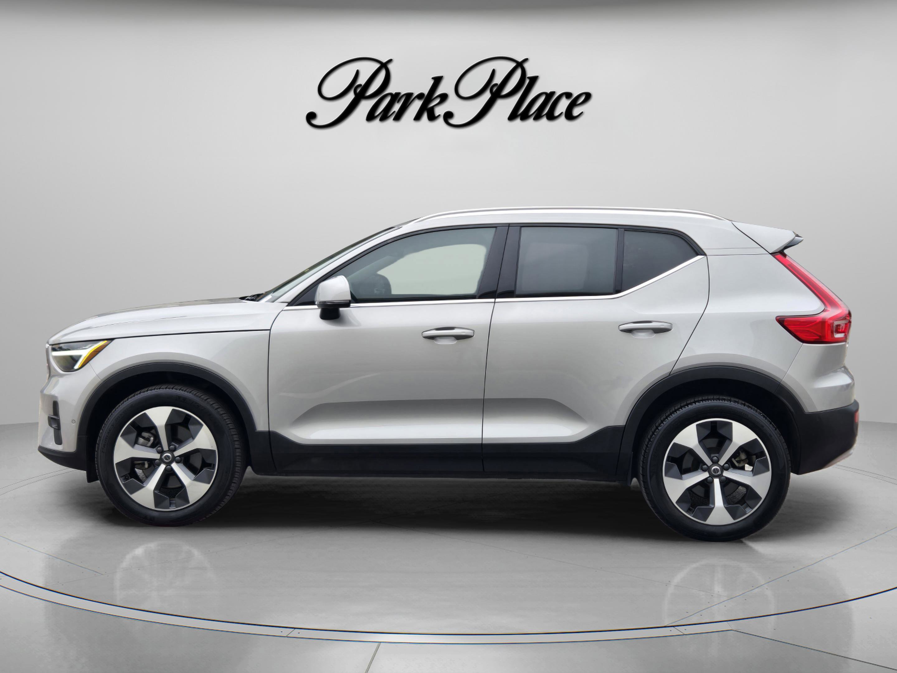 Used 2023 Volvo XC40 B5 Plus w/ Protection Package Premier AWD/4WD image 2