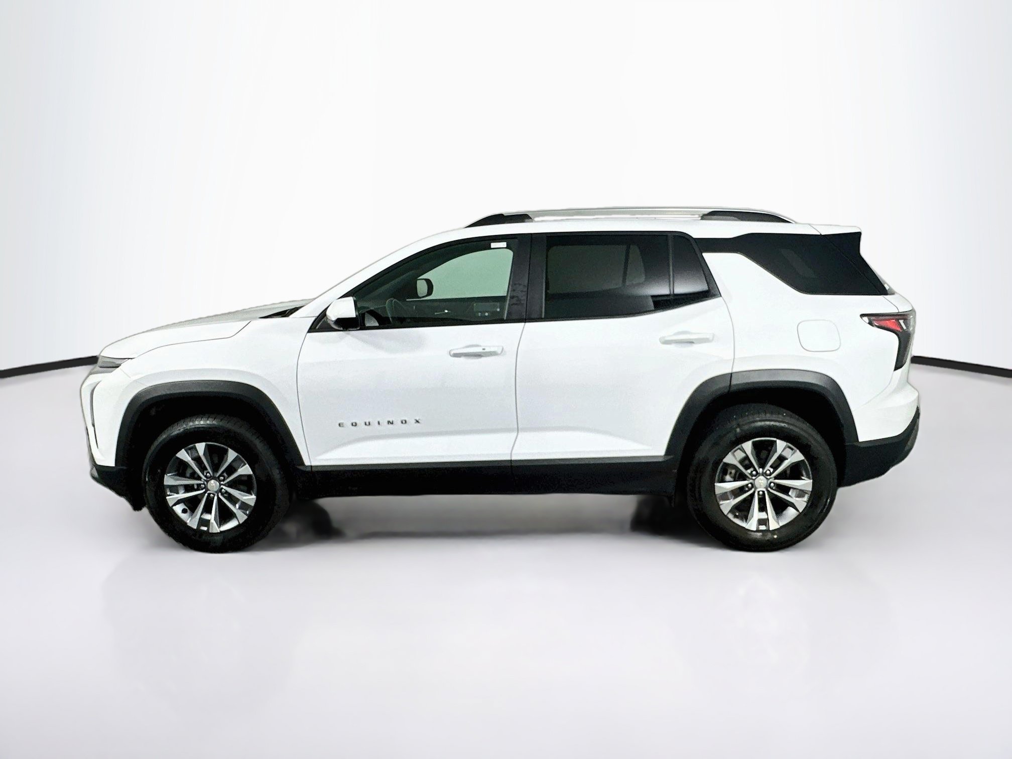 Used 2025 Chevrolet Equinox LT w/ Convenience Package II FWD image 4