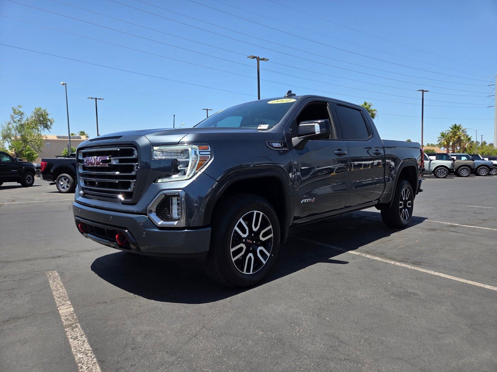 Used 2021 GMC Sierra 1500 AT4 w/ Technology Package AWD/4WD image 2