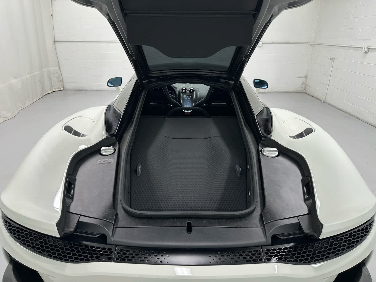 Used 2021 McLaren GT RWD image 27
