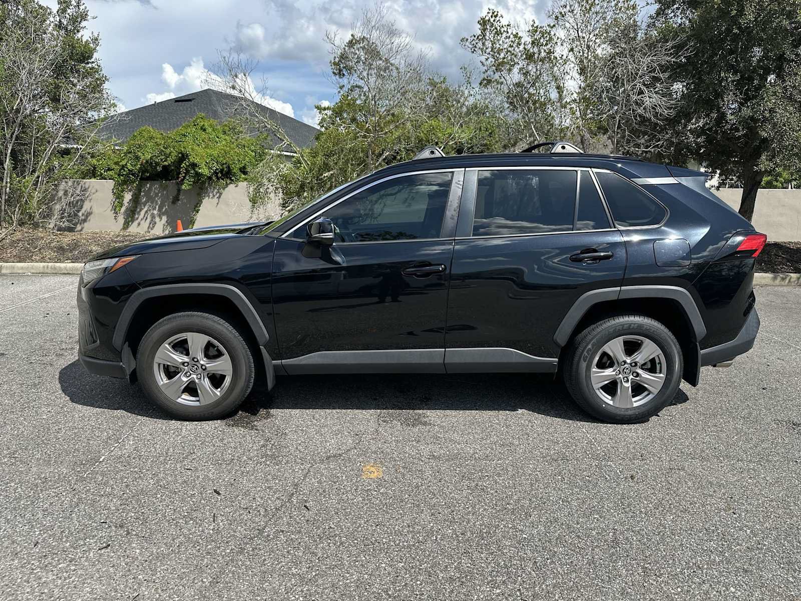 Used 2023 Toyota RAV4 XLE w/ Convenience Package AWD/4WD image 3