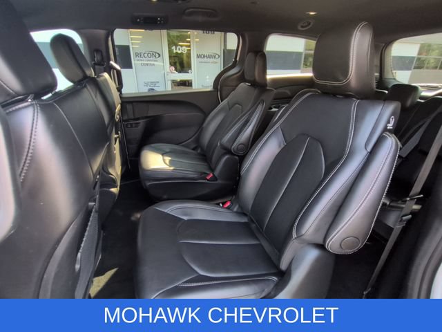 Used 2024 Chrysler Pacifica Limited FWD image 25