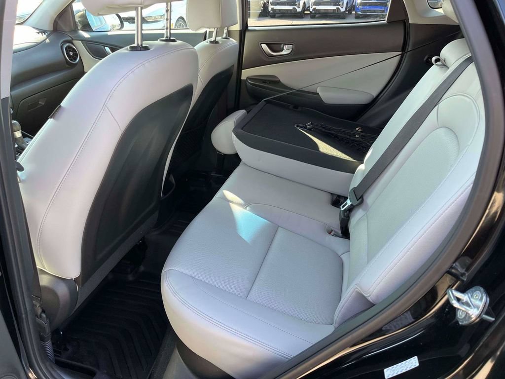 Used 2022 Hyundai Kona Limited AWD/4WD image 6
