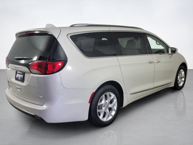 Used 2020 Chrysler Pacifica Limited FWD image 3