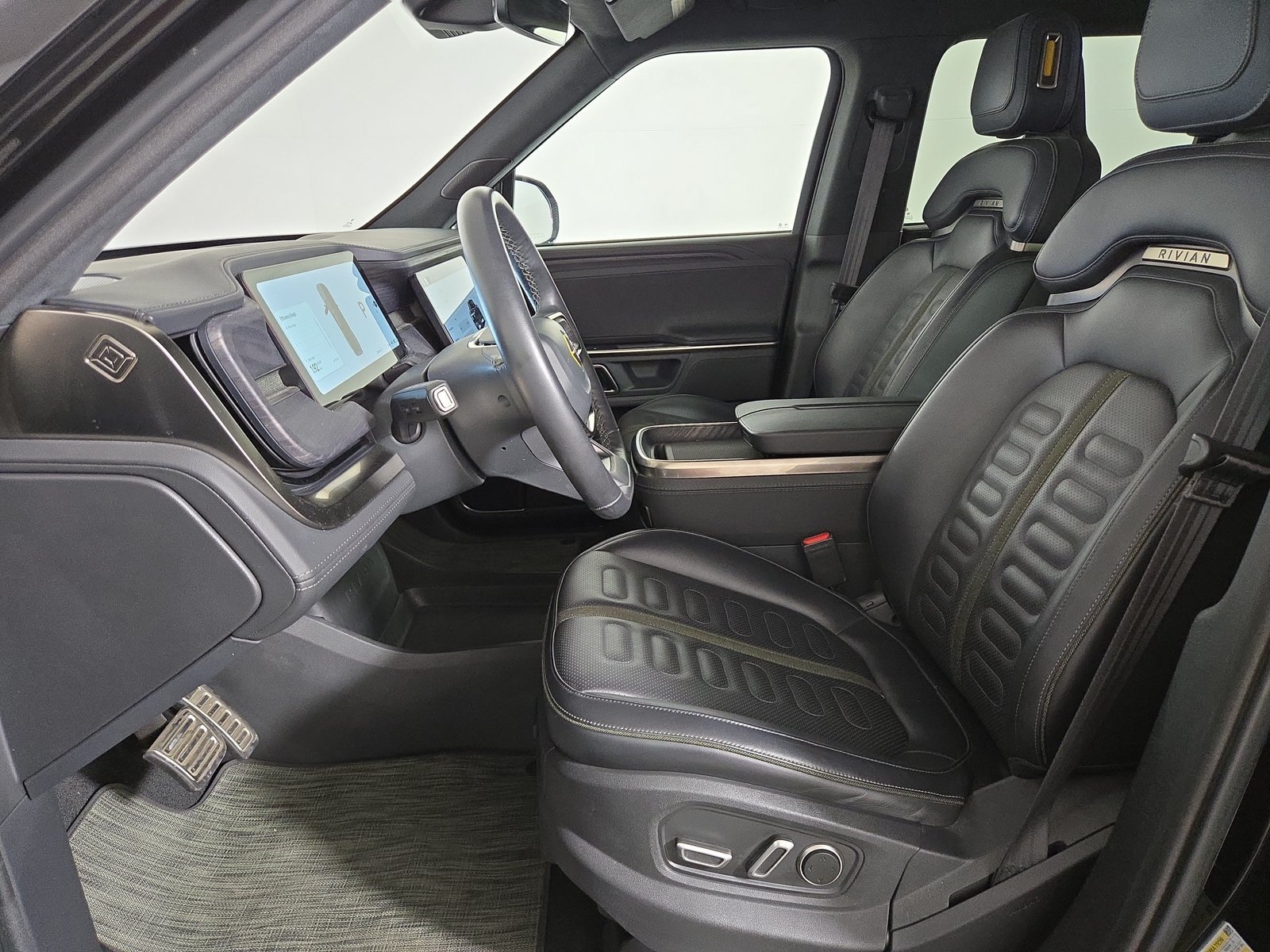Used 2024 Rivian R1T Adventure Dual AWD/4WD image 20