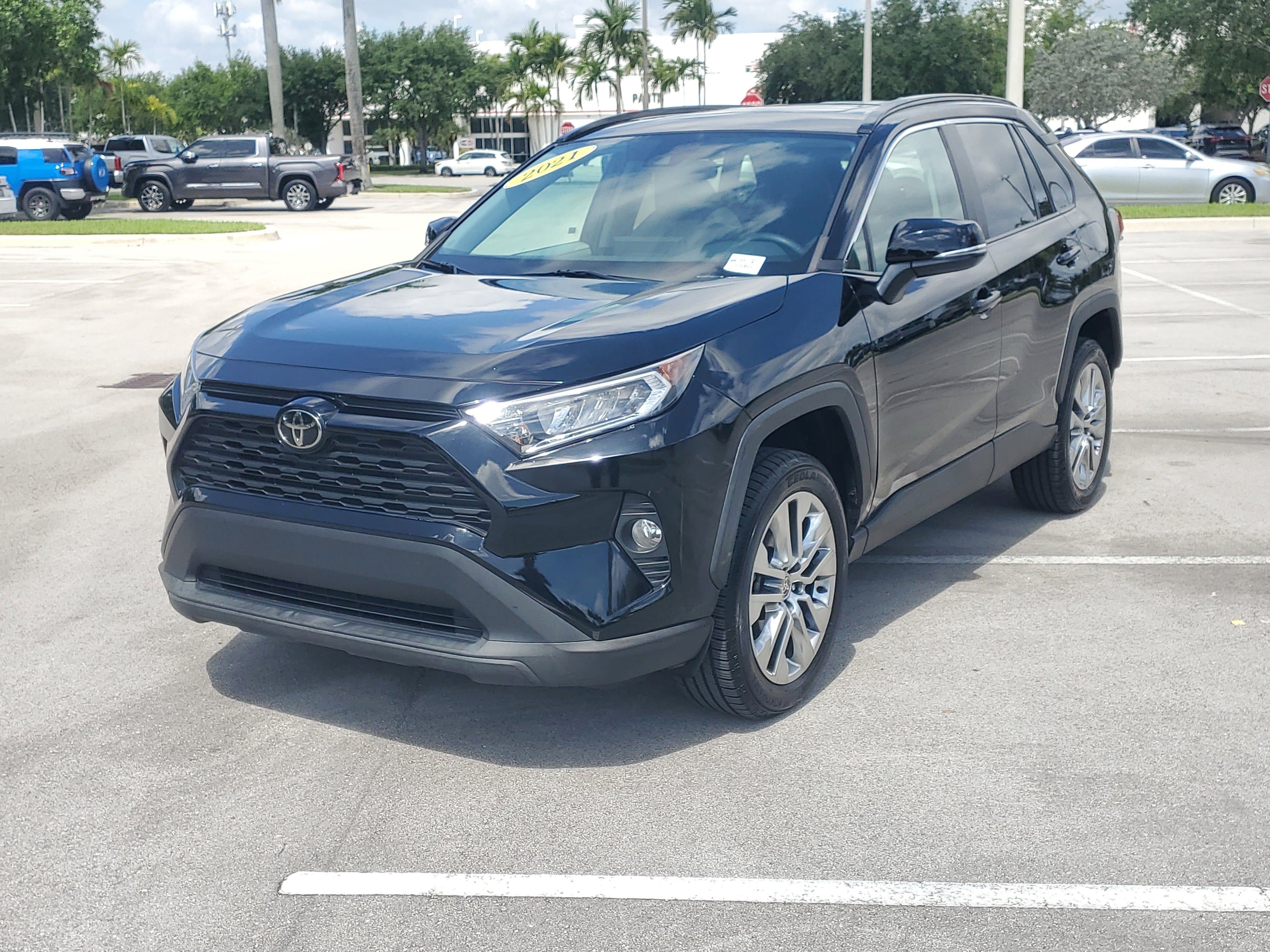 Used 2021 Toyota RAV4 XLE Premium FWD image 7