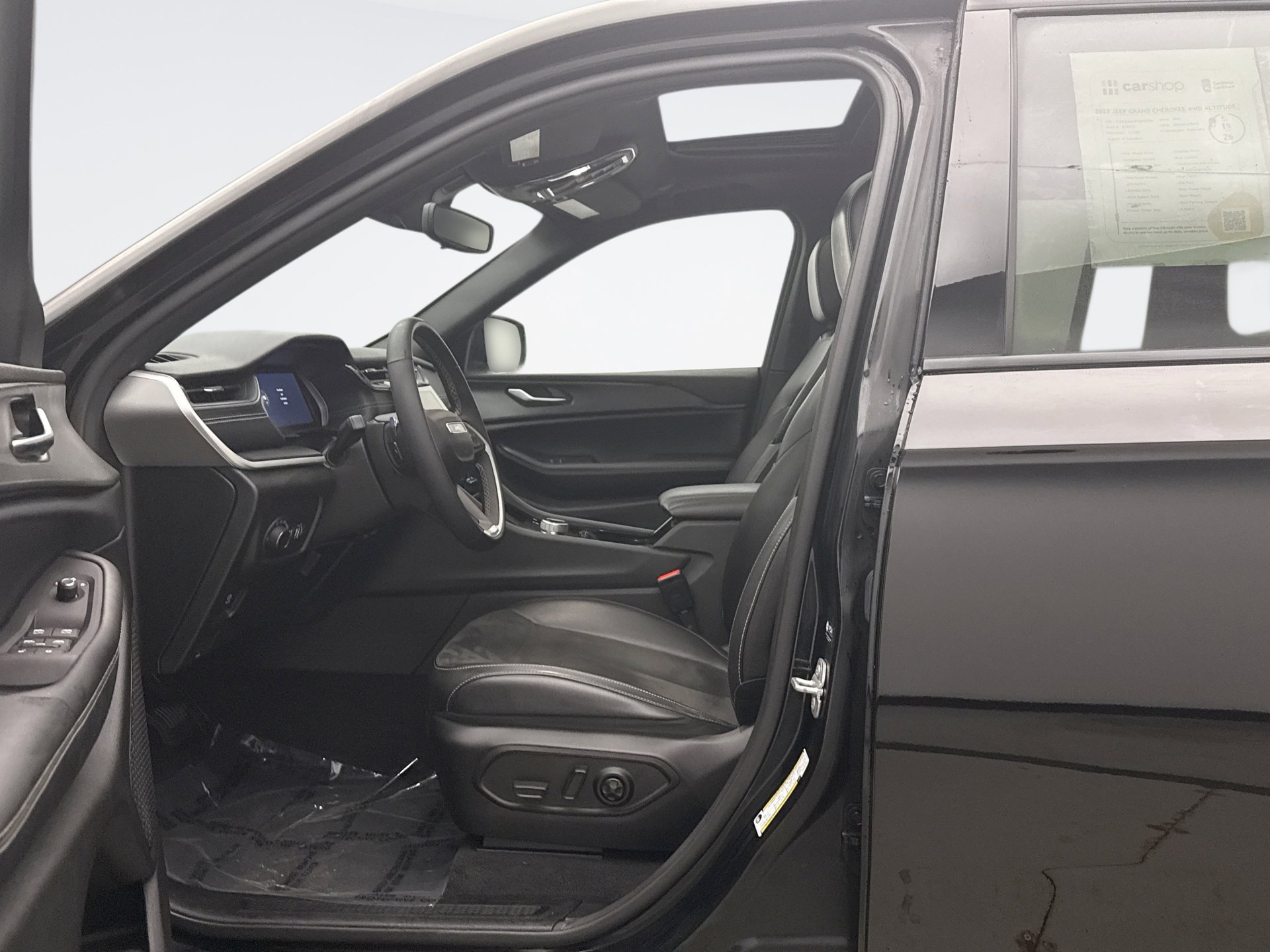 Used 2023 Jeep Grand Cherokee Altitude image 11