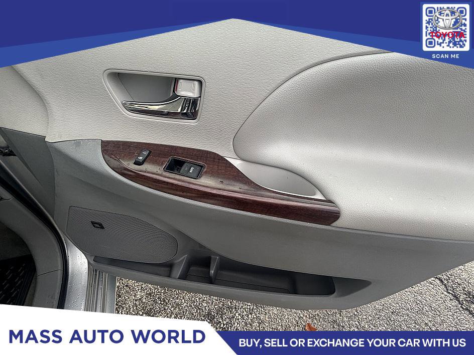 Used 2011 Toyota Sienna XLE image 13