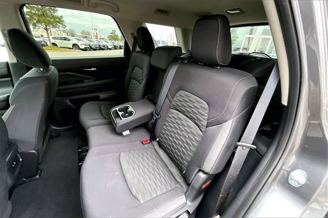 Used 2022 Nissan Pathfinder SV image 19