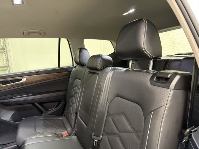 Used 2025 Volkswagen Atlas SE AWD/4WD image 18