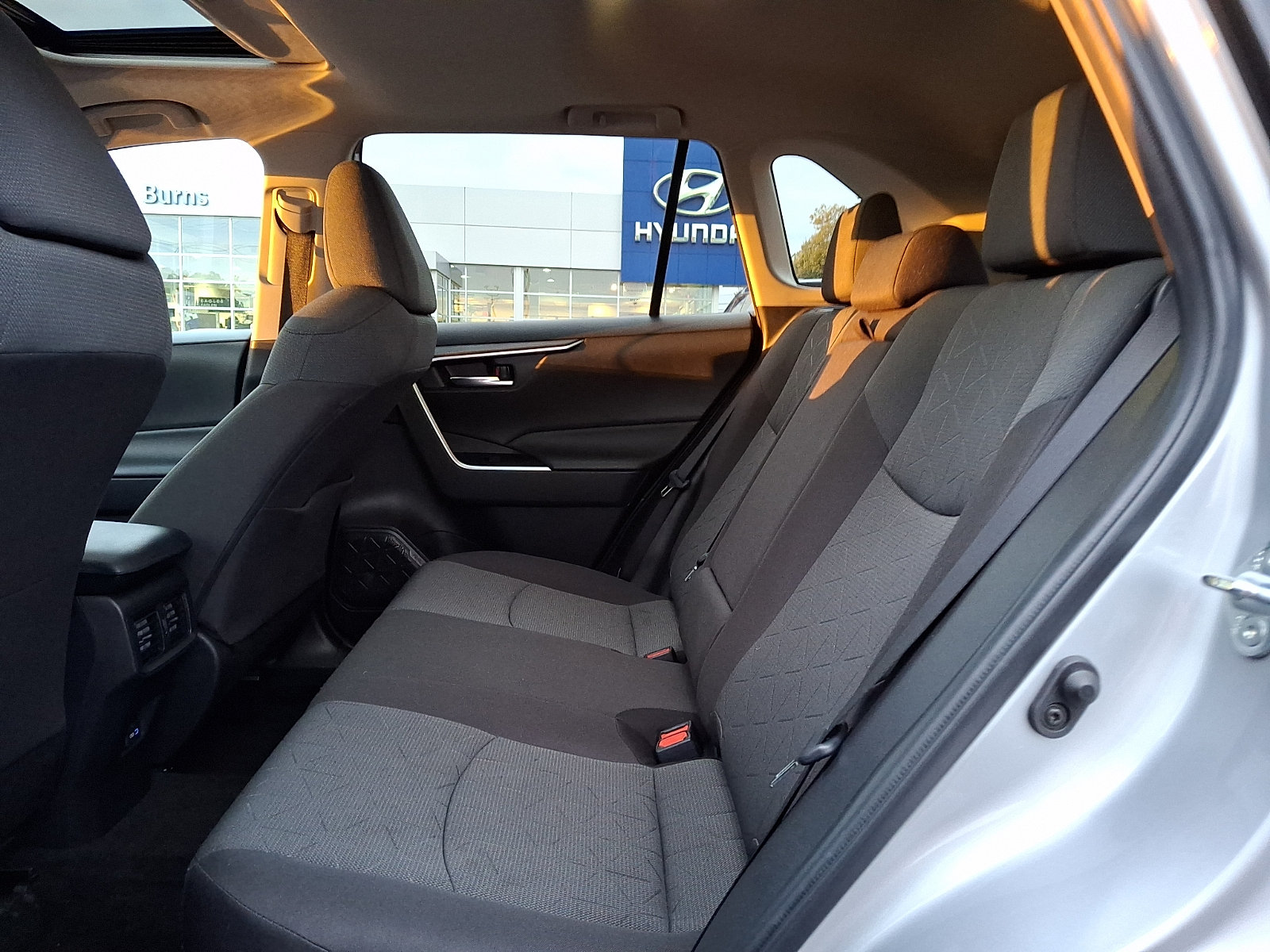 Used 2022 Toyota RAV4 XLE w/ Convenience Package AWD/4WD image 10