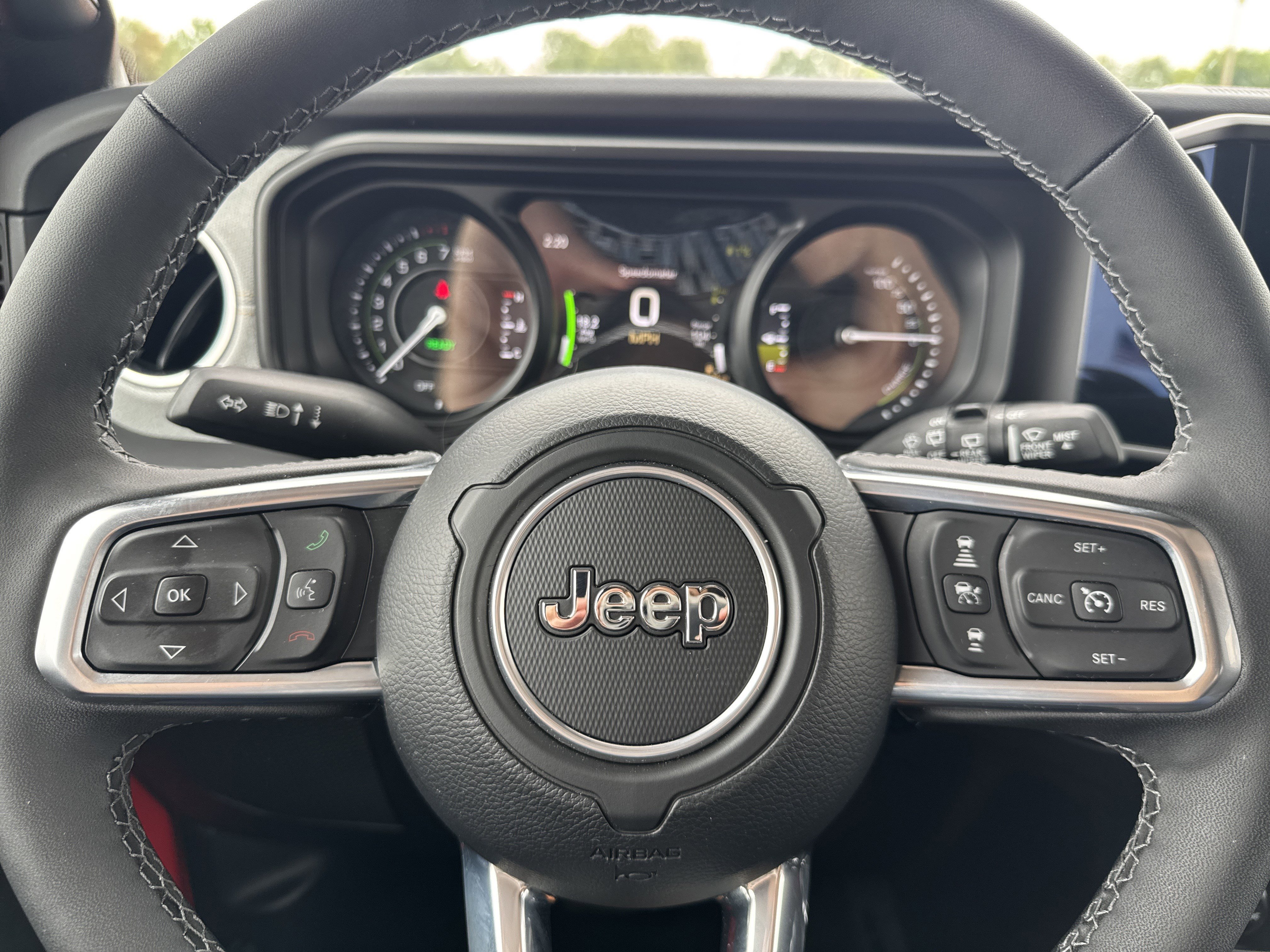 Used 2025 Jeep Wrangler Unlimited Sahara w/ Safety Group AWD/4WD image 10