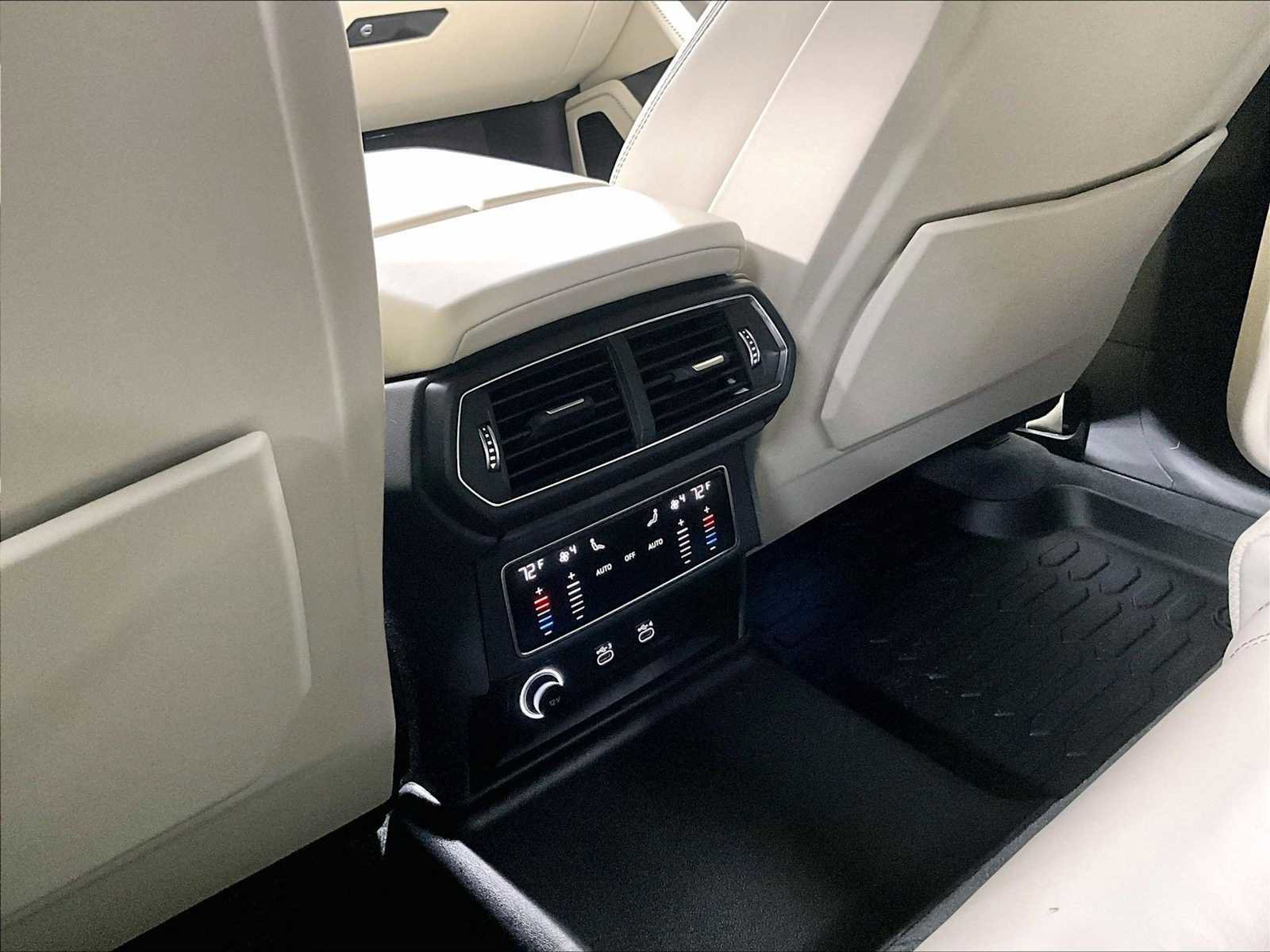 Used 2025 Lamborghini Urus SE image 26