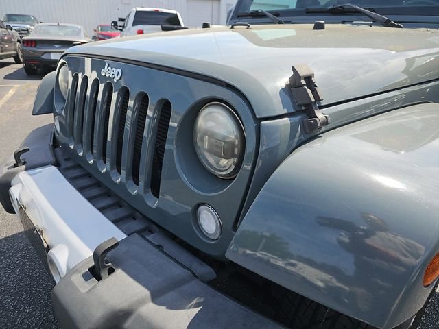 Used 2015 Jeep Wrangler Unlimited Sahara w/ Connectivity Group AWD/4WD image 32