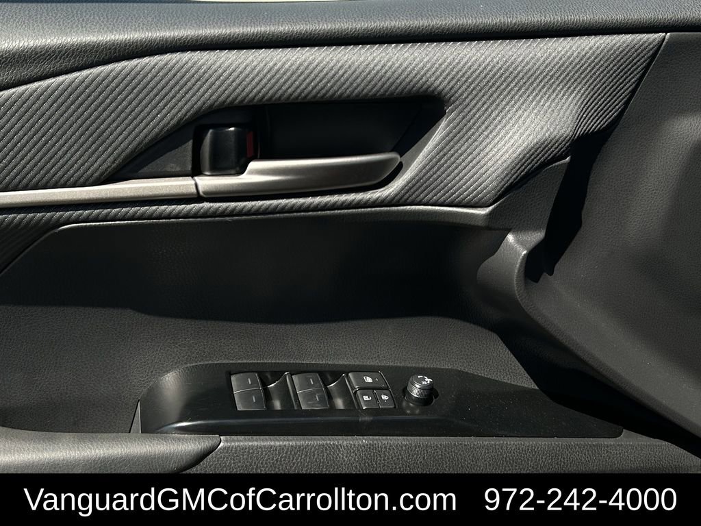 Used 2025 Toyota Camry SE image 25