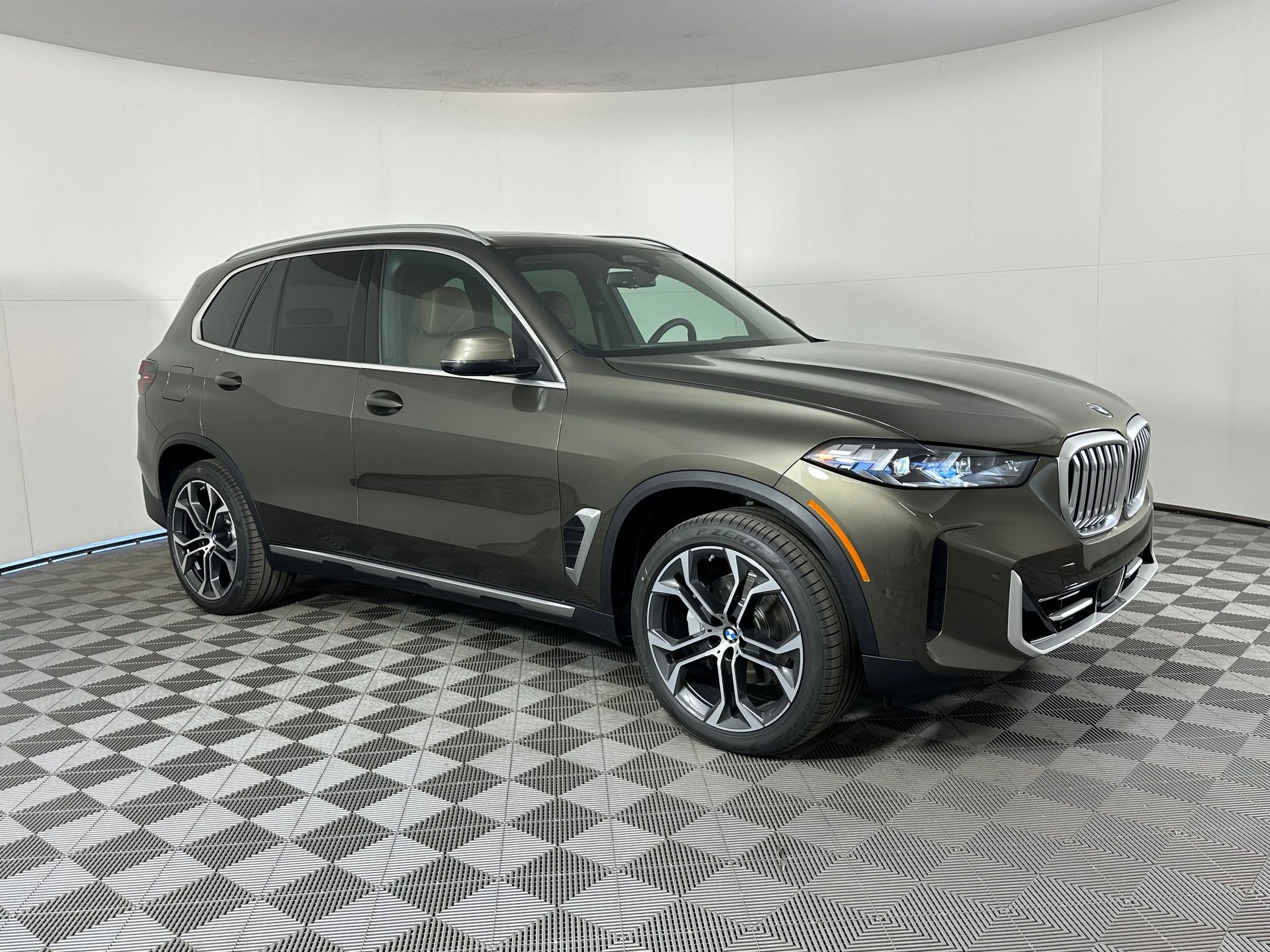 New 2026 BMW X5 sDrive40i image 6