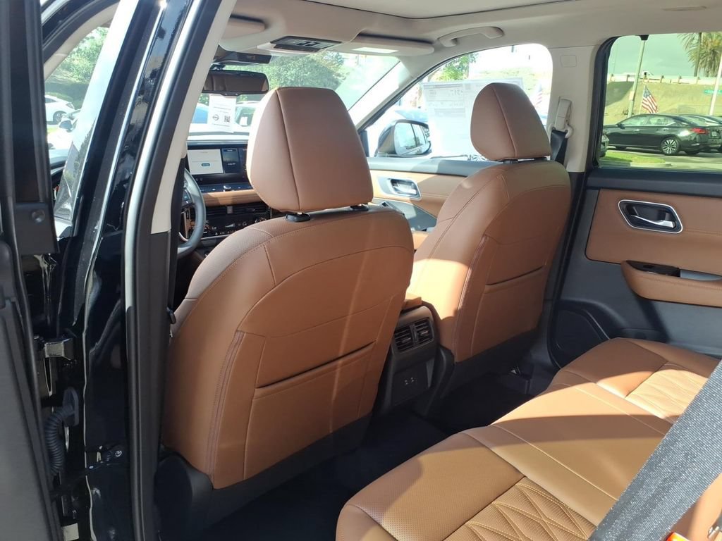 New 2026 Nissan Rogue Platinum AWD/4WD image 11