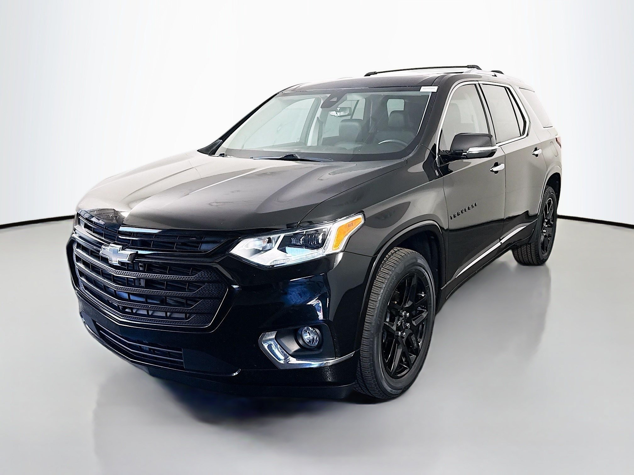 Used 2019 Chevrolet Traverse Premier w/ LPO, Blackout Package FWD image 4