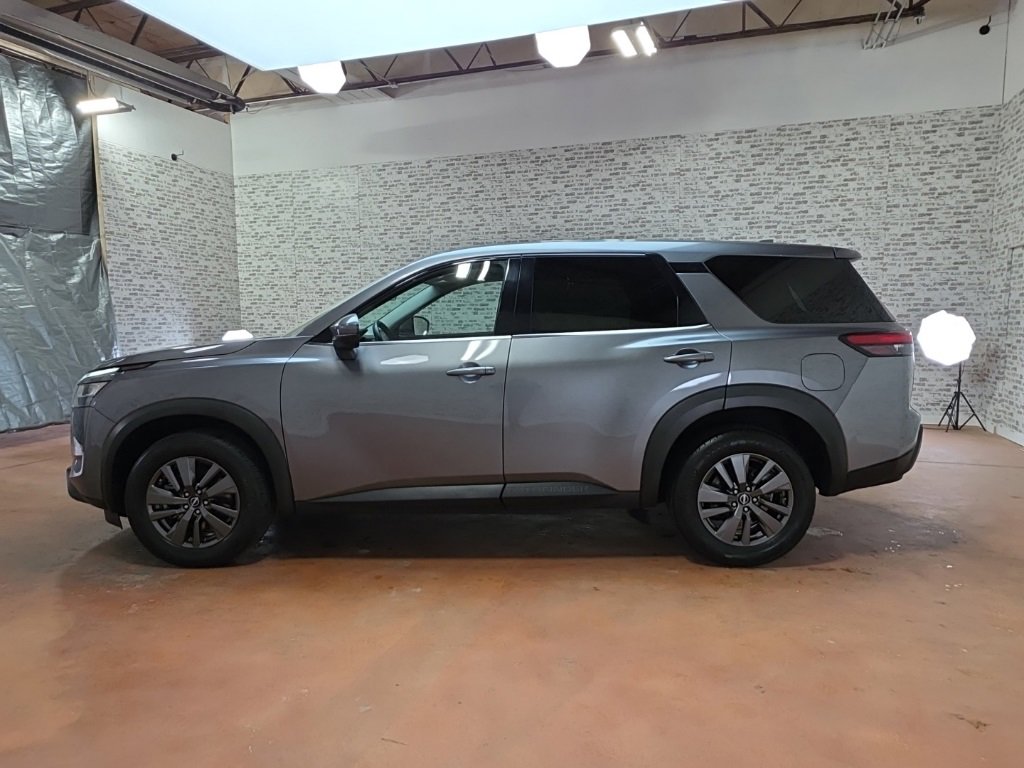 Used 2022 Nissan Pathfinder S image 4