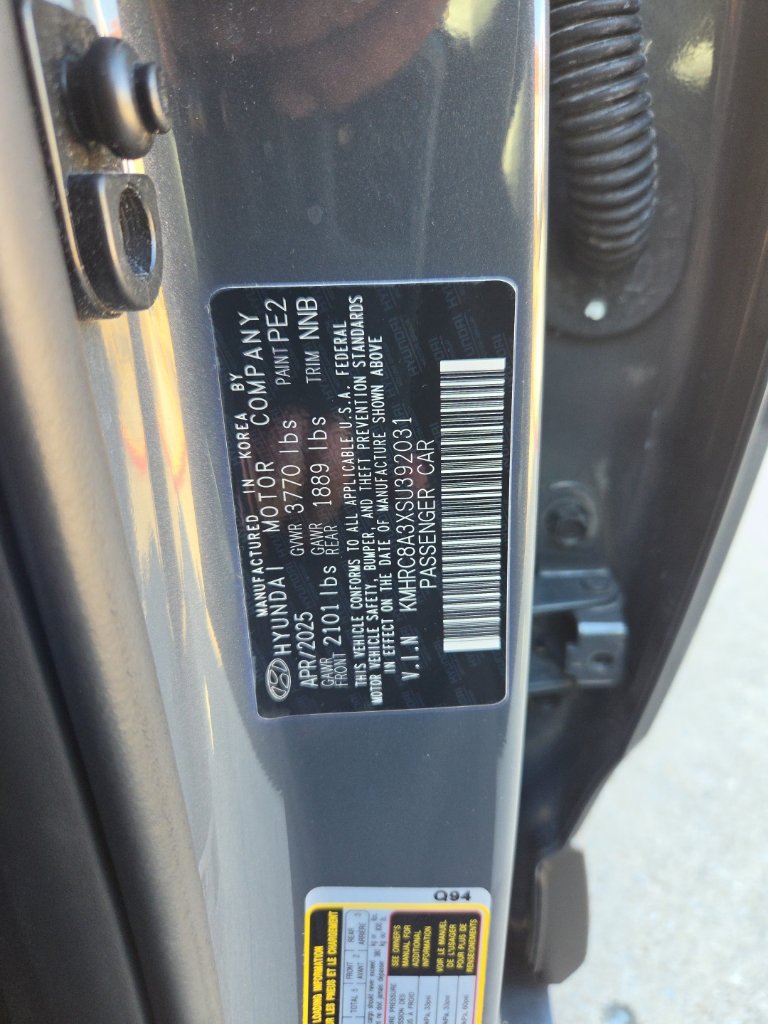 Used 2025 Hyundai Venue SEL FWD image 3