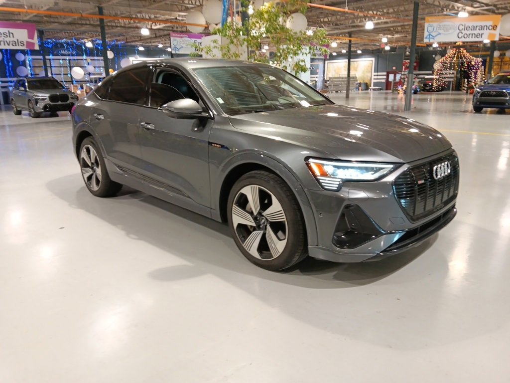 Used 2021 Audi e-tron Prestige w/ Prestige Package image 4