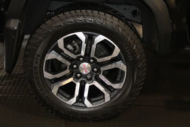 Used 2023 GMC Canyon AT4 w/ Technology Package AWD/4WD image 40
