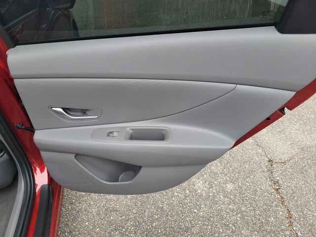 Used 2024 Hyundai Elantra Blue FWD image 33