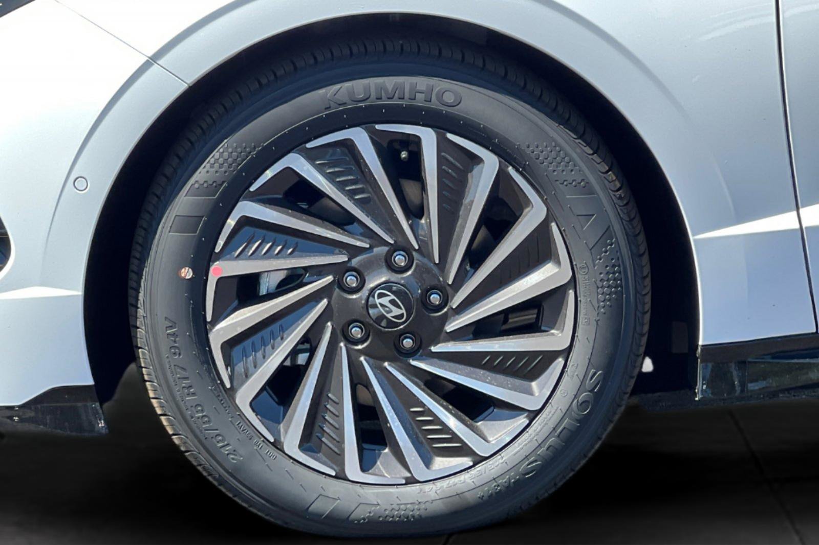 New 2026 Hyundai Sonata Limited FWD image 25