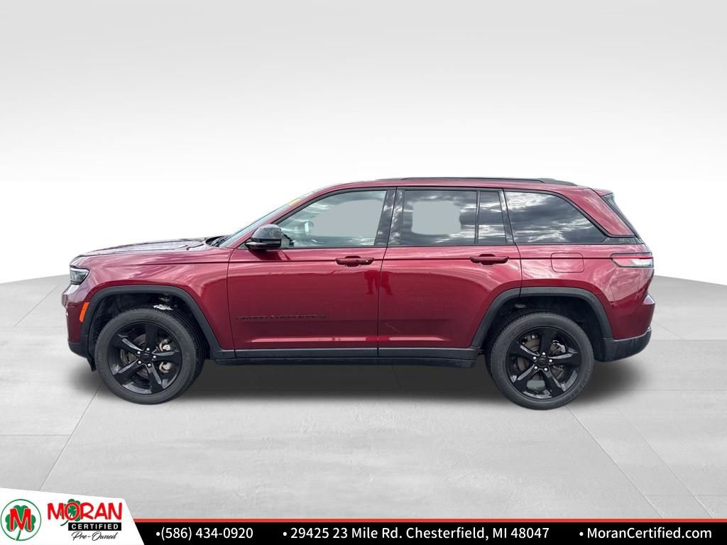 Used 2024 Jeep Grand Cherokee Altitude image 2
