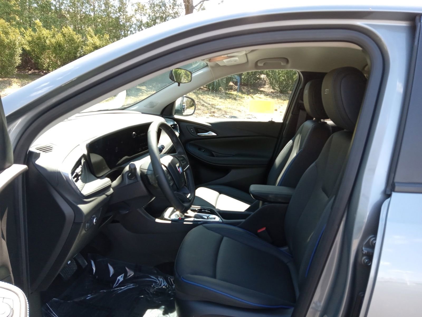 Used 2025 Buick Encore GX Sport Touring w/ Advanced Technology Package AWD/4WD image 10